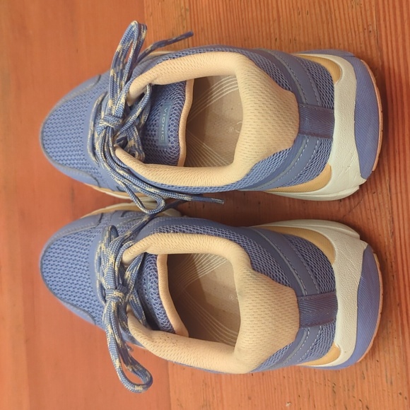 Vionic Tokyo Sneaker - Picture 2 of 5